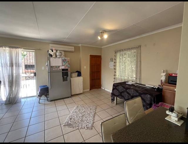 3 BEDROOM APARTMENT FOR SALE IN FLORAUNA